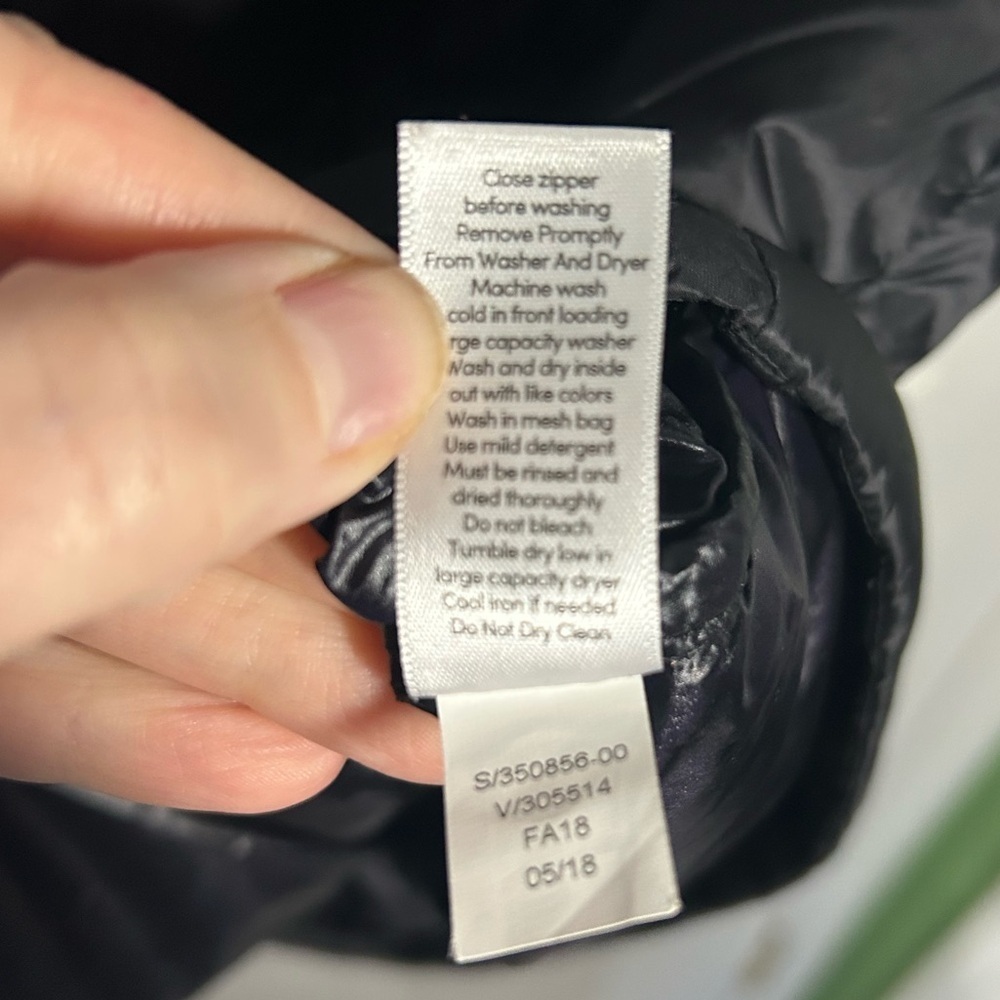 Athleta Banner Peak Down Vest in Black, Size XS. EUC Puffer, dual zipper. - Picture 7 of 15